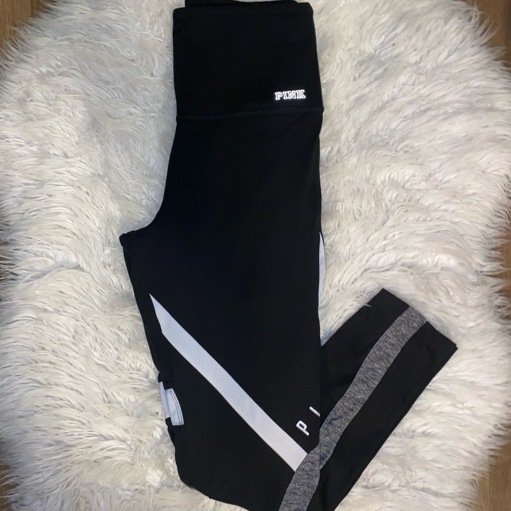 Victoria Secret Pink black workout leggings 🤍